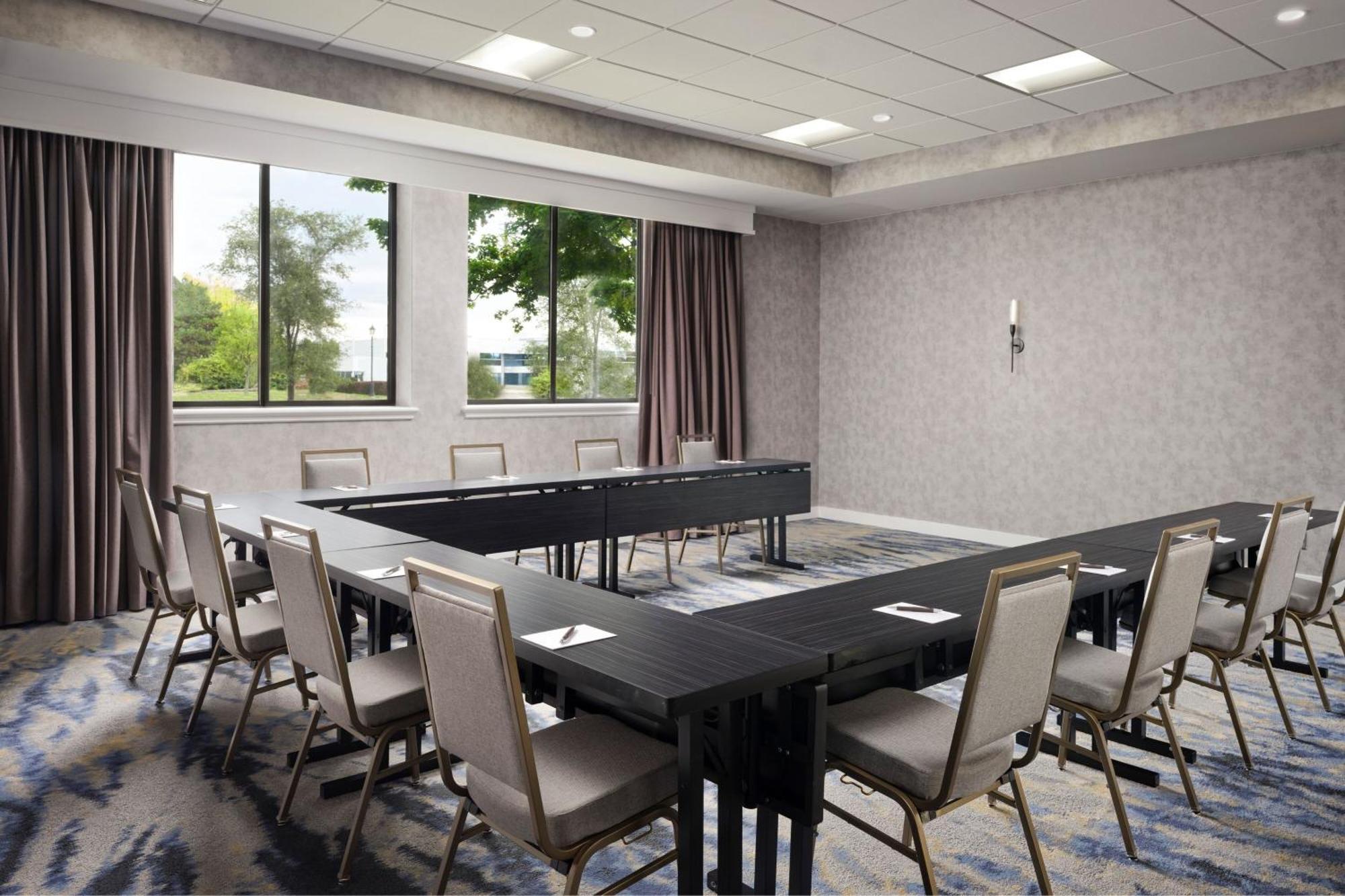 Cascade Sheraton Grand Rapids Airport Hotel מראה חיצוני תמונה