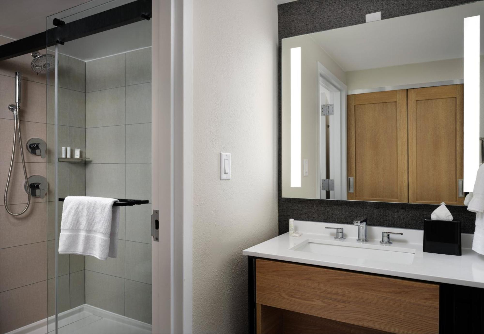Cascade Sheraton Grand Rapids Airport Hotel מראה חיצוני תמונה