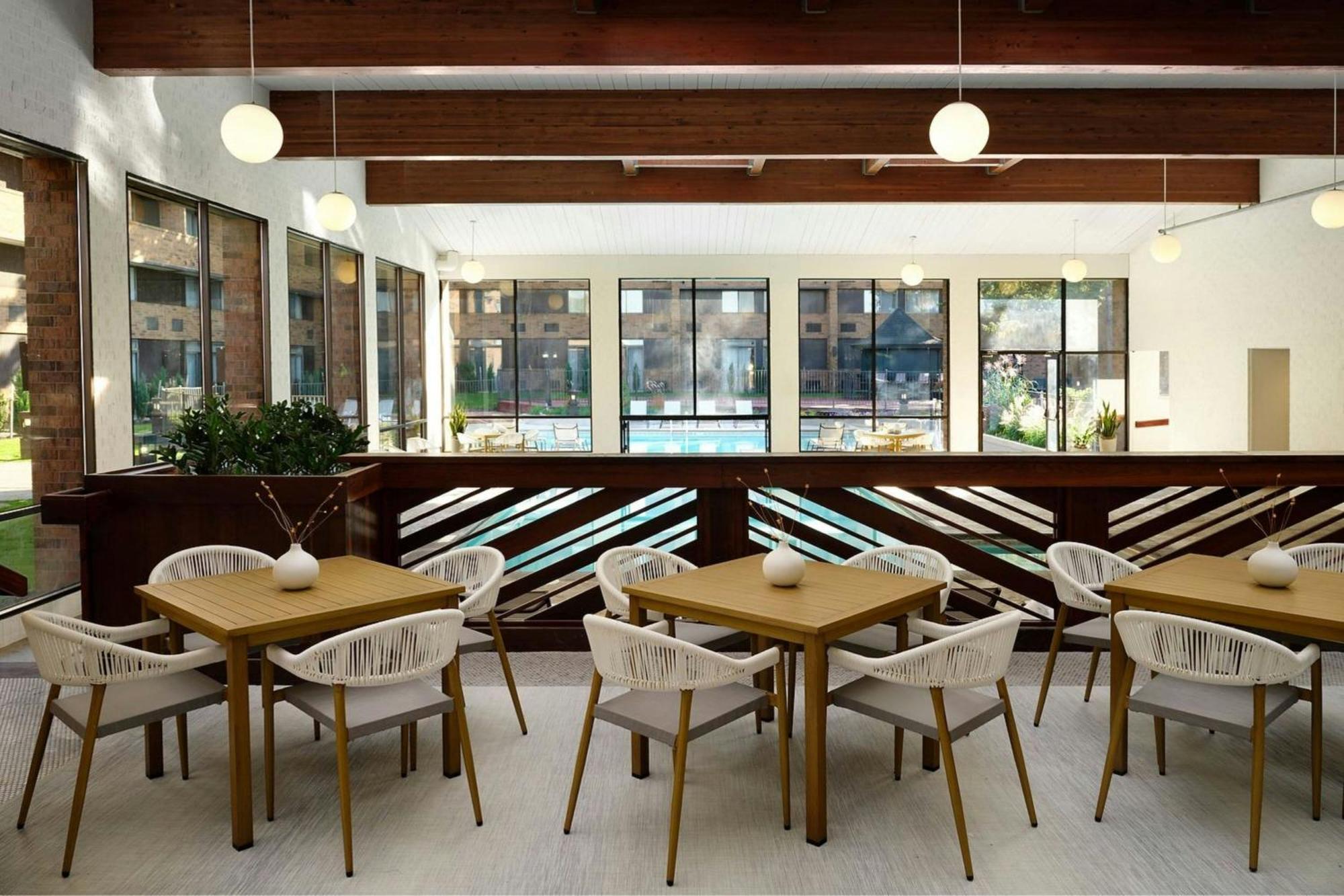 Cascade Sheraton Grand Rapids Airport Hotel מראה חיצוני תמונה